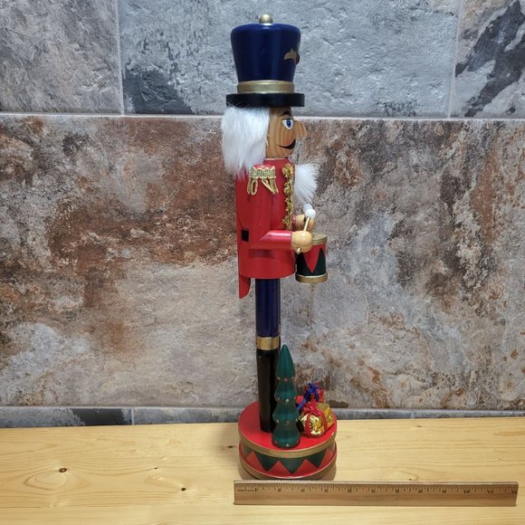 Wooden Nutcracker Drummer on Pedistool Gifts Tree Blue Red - Picture 7 of 13
